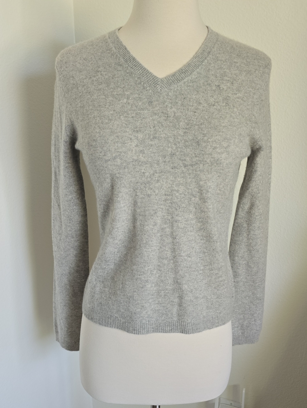 EVIE Light Grey Cashmere V-Neck Sweater